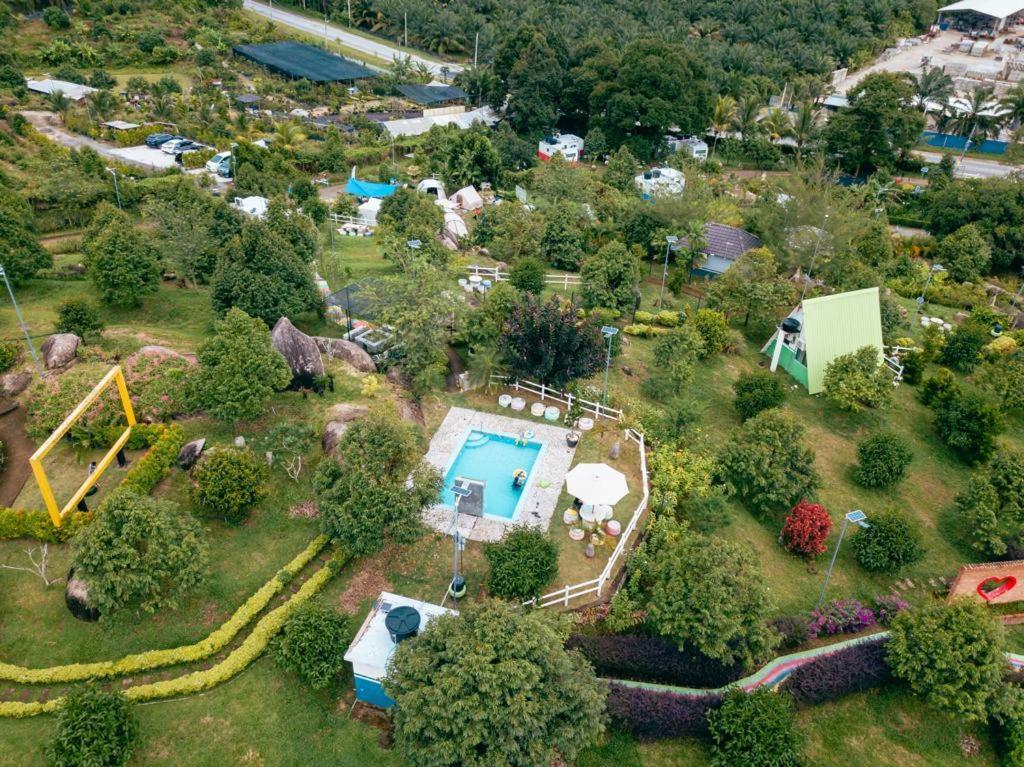 Durian Ecolodge Тампін Екстер'єр фото